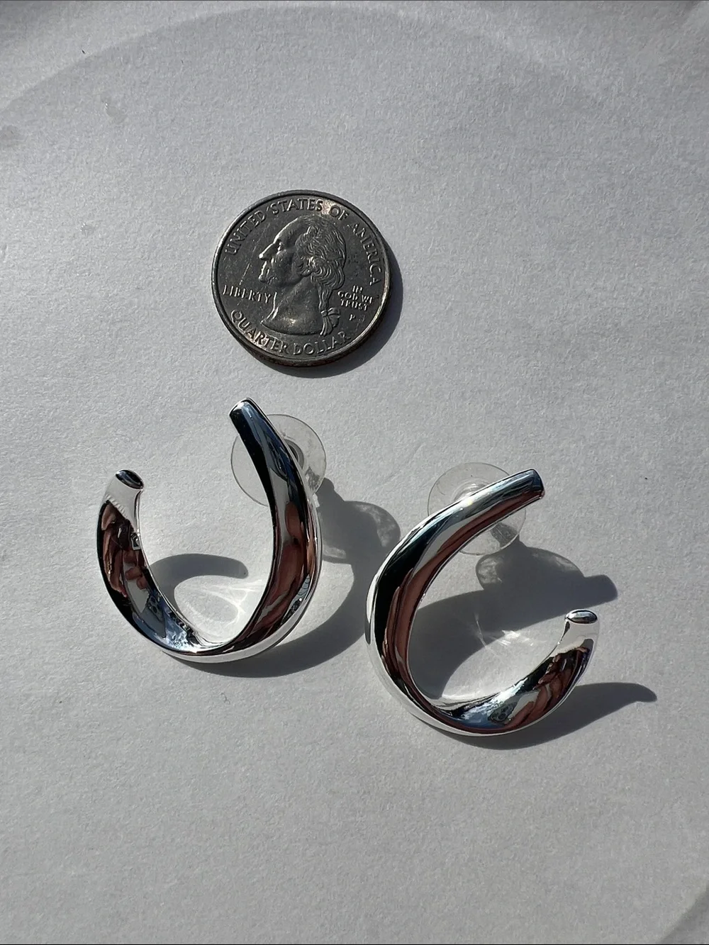 Minimalist Silver Curved Hoop Earrings - Women Jewelry